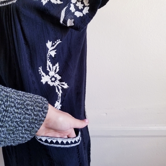 Lucky‎ Brand |Black Shift Dress +White Embr… - Picture 10 of 13